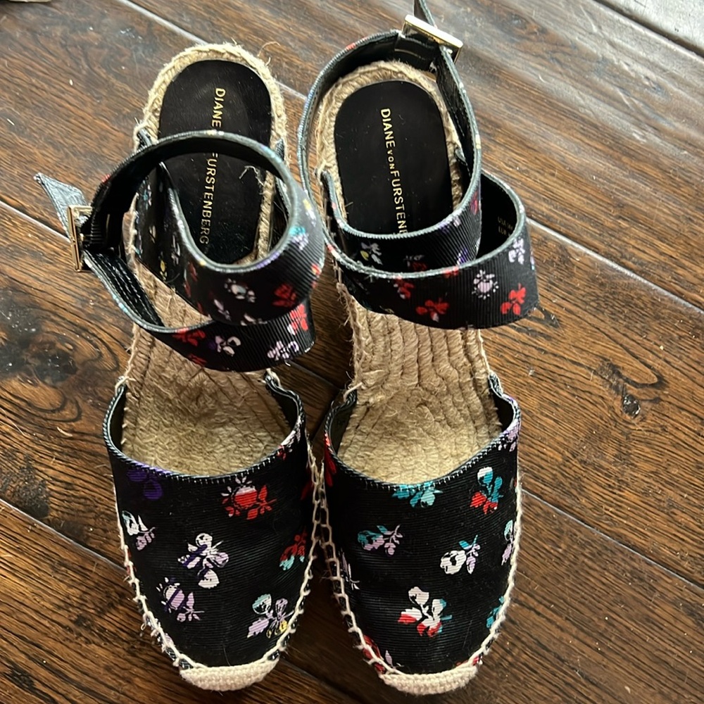 Diane Von Furstenberg black canvas ankle strap NWT